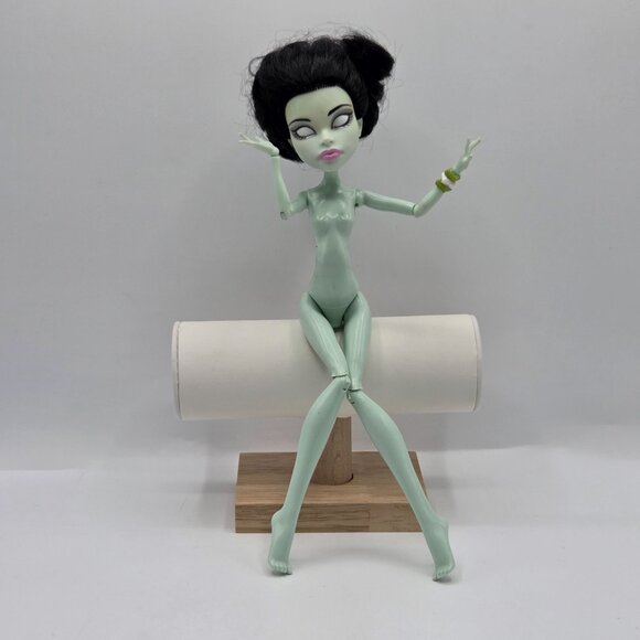 Monster High Scarah Screams Doll - 2009 Mattel - Picture 1 of 8